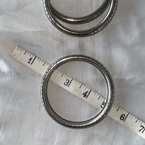 Chic Silver Perforated Bangle Trio - Picture 4 of 7
